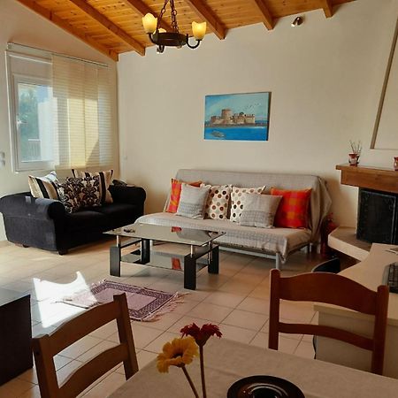 Omorfi Poli 120 Sqm Apartment นาฟปลิโอ ภายนอก รูปภาพ